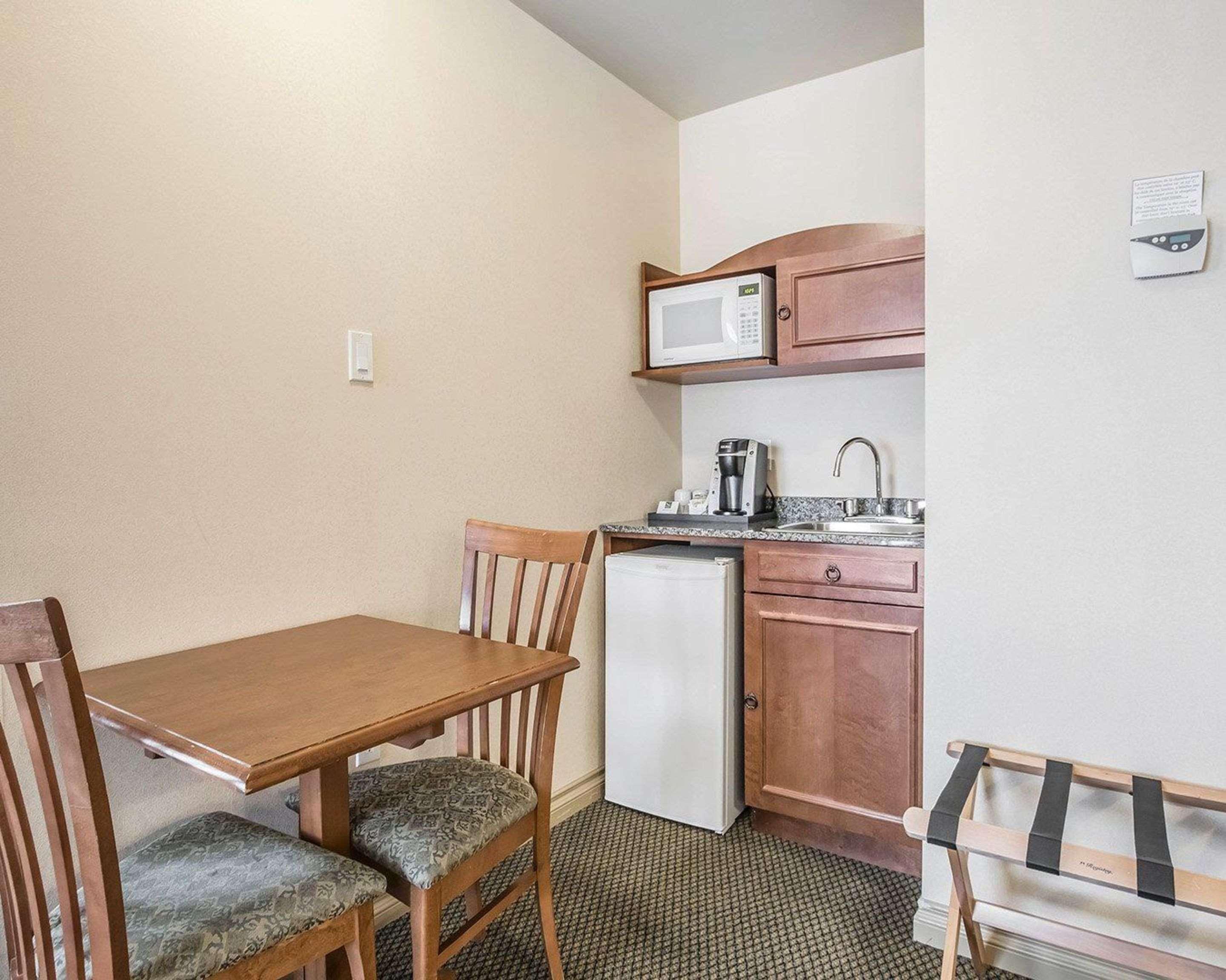 Quality Suites Drummondville Exterior foto